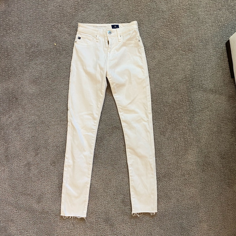 White skinny jeans